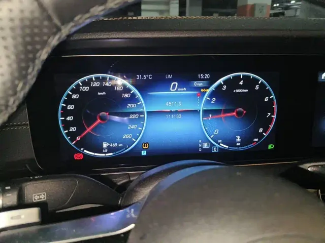 Mercedes-Benz E-Class — Фото автомобиля 4