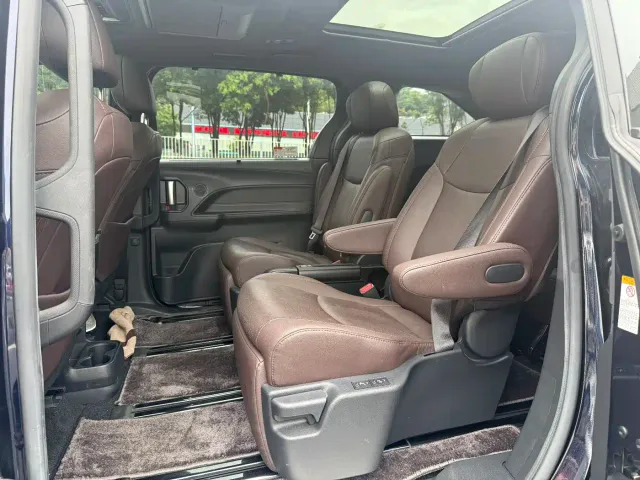 Toyota Sienna — Фото автомобиля 17