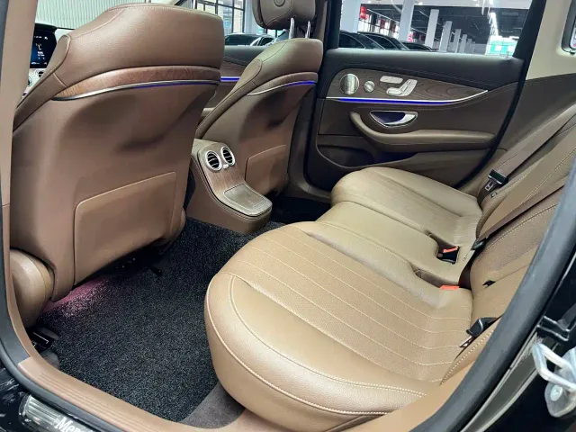 Mercedes-Benz E-Class — Фото автомобиля 11