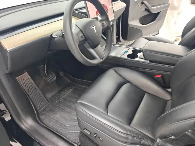 Tesla Model Y — Фото автомобиля 14