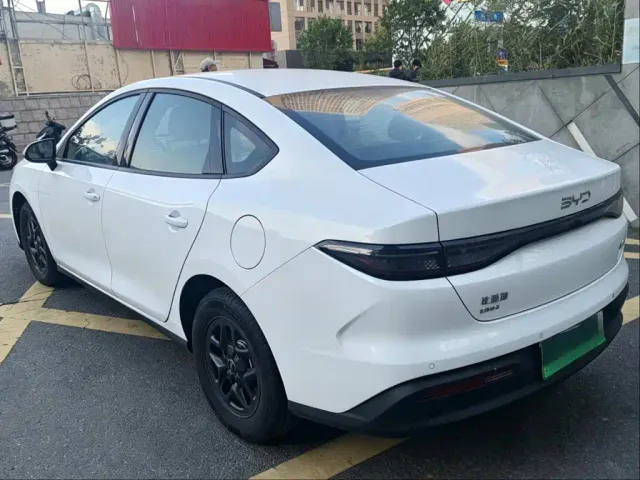 BYD Seal 05 DM-i — Фото автомобиля 6