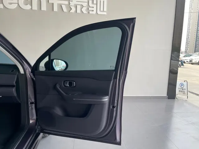Leapmotor C10 — Фото автомобиля 30