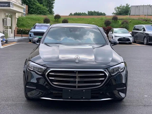 Mercedes-Benz E-Class — Фото автомобиля 2