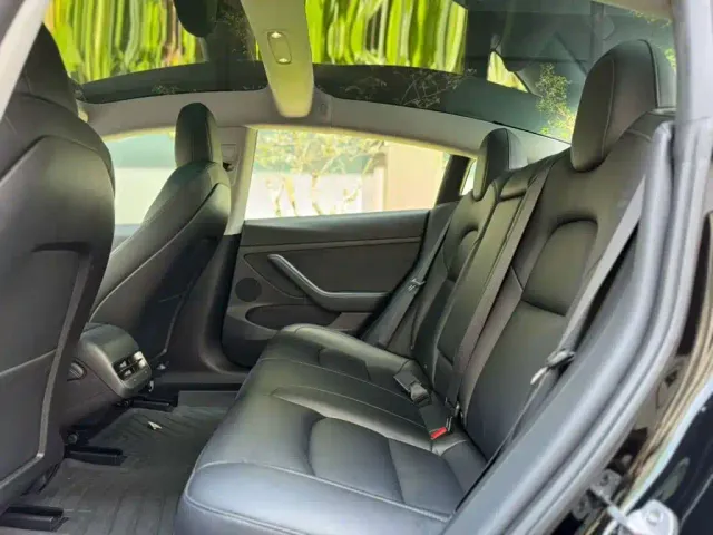 Tesla Model 3 — Фото автомобиля 6