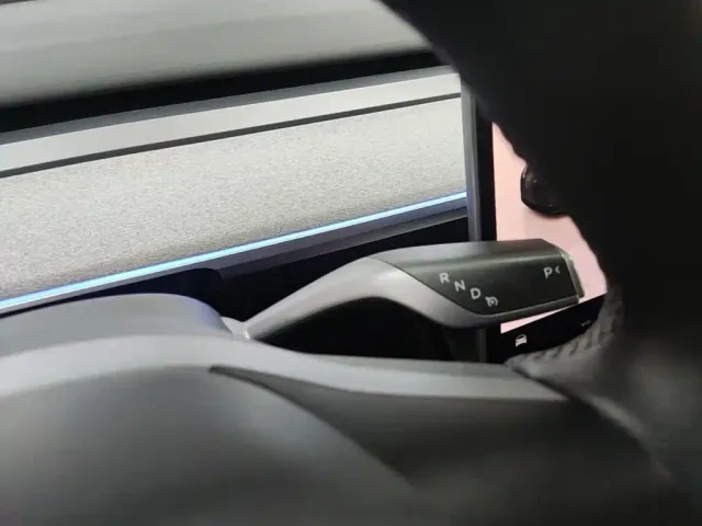 Tesla Model Y — Фото автомобиля 13