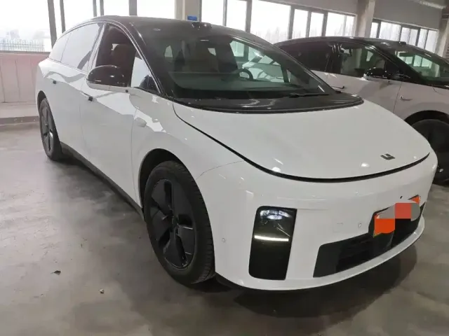 Li Auto i6 — Фото автомобиля 2
