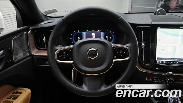 Вольво XC60 — Фото автомобиля 14
