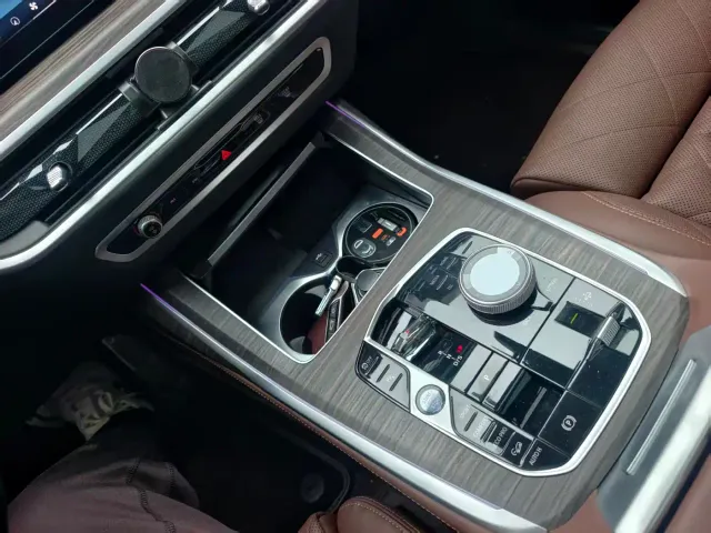 BMW X7 — Фото автомобиля 10