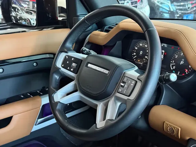 Land Rover Defender — Фото автомобиля 15
