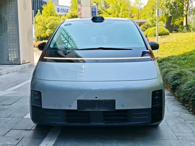 Li Auto MEGA — Фото автомобиля 2