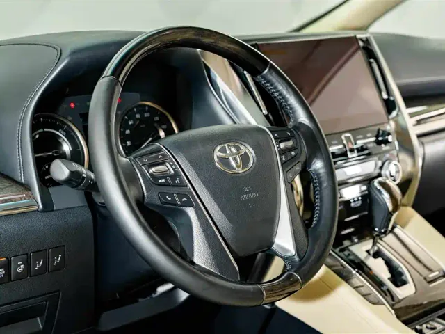 Toyota Alphard — Фото автомобиля 11