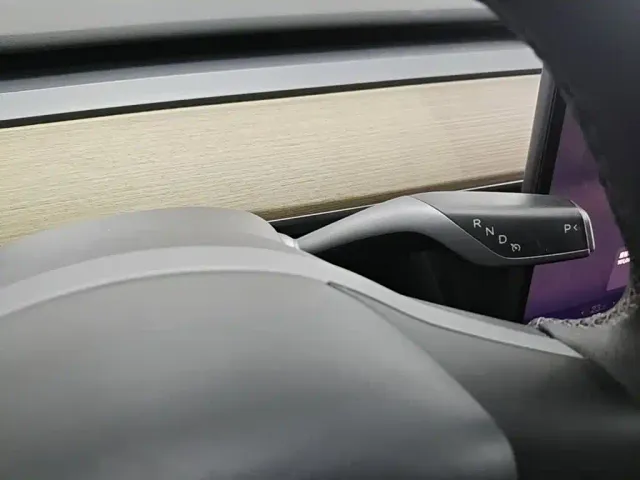 Tesla Model Y — Фото автомобиля 13