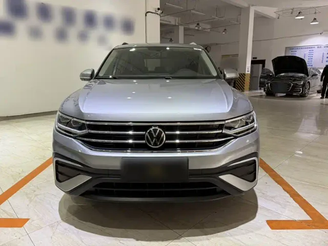 Volkswagen Tiguan L — Фото автомобиля 6