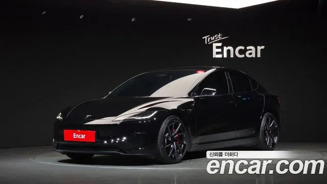 Фотография автомобиля — Tesla Model 3