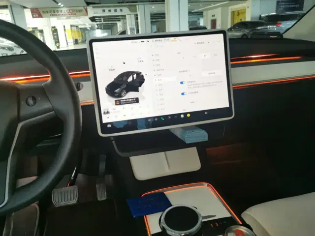 Tesla Model Y — Фото автомобиля 8