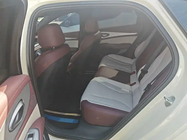 BYD Seal 07 DM-i — Фото автомобиля 16