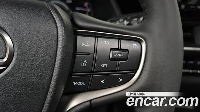 Lexus UX — Фото автомобиля 17
