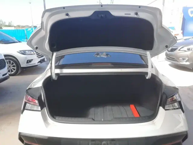 Hyundai Elantra — Фото автомобиля 18