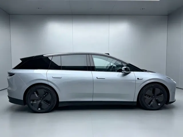 Li Auto i6 — Фото автомобиля 4