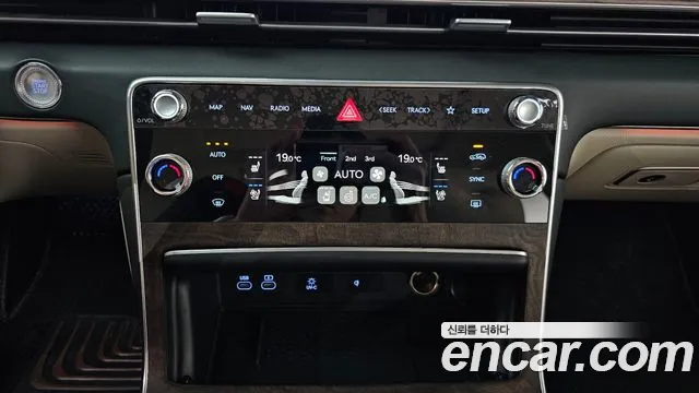 Genesis GV80 — Фото автомобиля 25