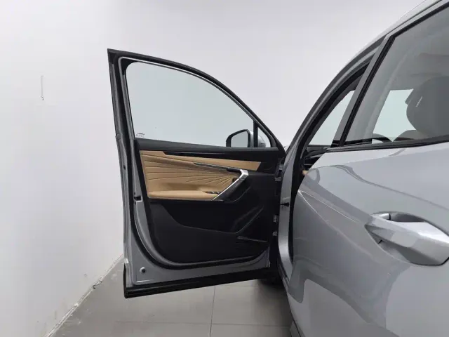 Geely Boyue L — Фото автомобиля 8