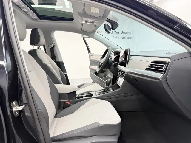 Volkswagen Lavida — Фото автомобиля 8