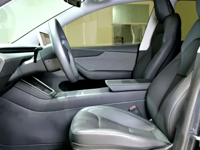 Tesla Model Y — Фото автомобиля 19