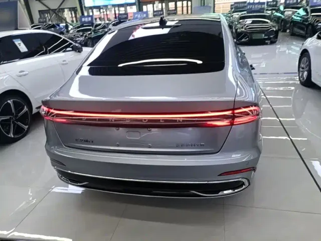 Lincoln Z — Фото автомобиля 5