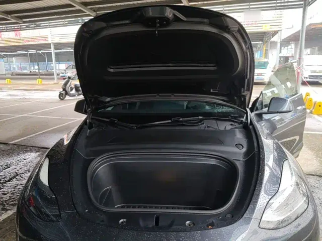 Tesla Model Y — Фото автомобиля 19