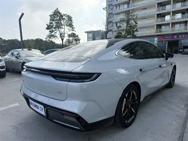 Geely Galaxy E8 — Фото автомобиля 7