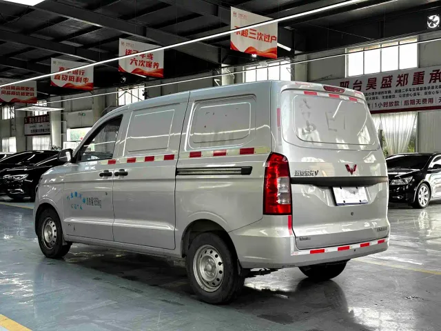Wuling Hongguang V — Фото автомобиля 6