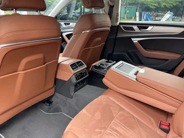 Audi A7L — Фото автомобиля 13