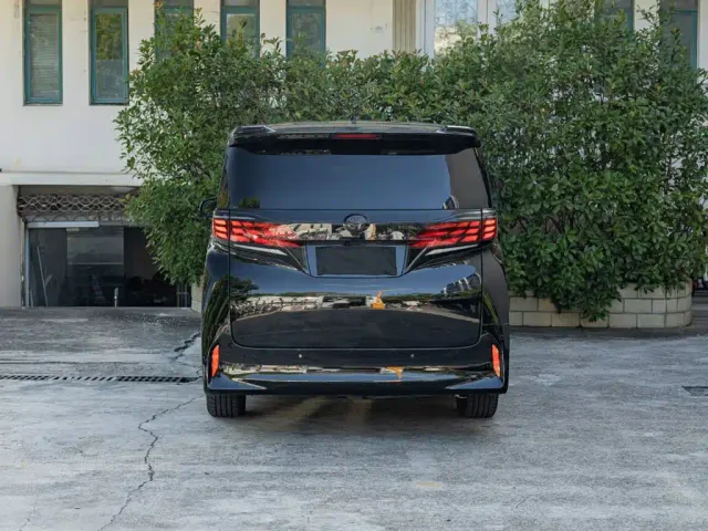 Toyota Alphard — Фото автомобиля 5