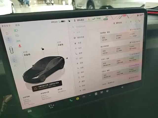 Tesla Model 3 — Фото автомобиля 12