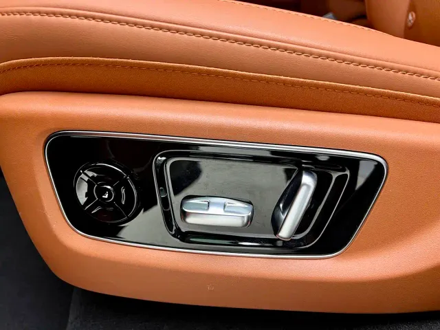 Li Auto L8 — Фото автомобиля 24