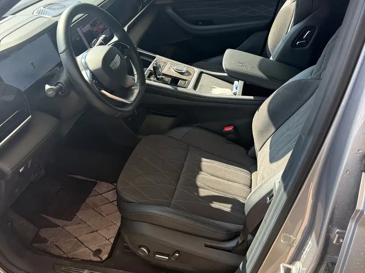 Geely Xingyue L 2025 Oriental Glory 2.0TD Automatic AWD Moon View Edition — Фото автомобиля 3