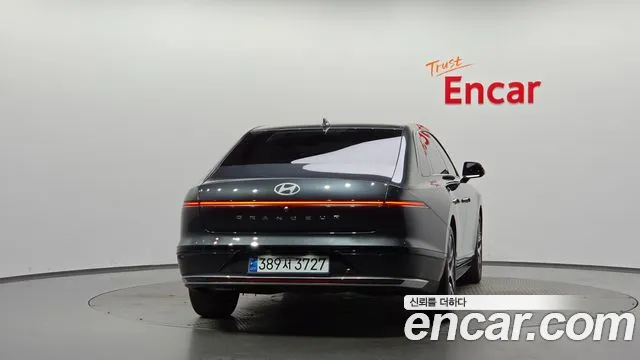 Hyundai Grandeur Grandeur (GN7) 2.5 Бензин 2WD — Фото автомобиля 3
