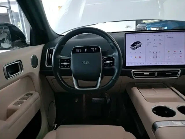 Li Auto L7 — Фото автомобиля 10