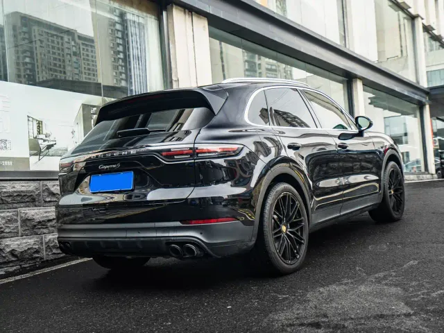 Porsche Cayenne — Фото автомобиля 10