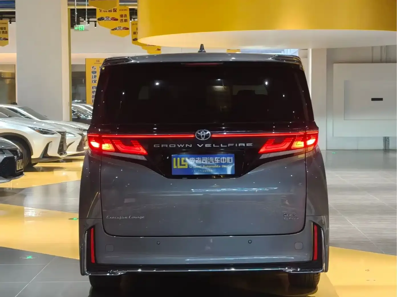 Toyota Vellfire 2024 Crown Hybrid 2.5L Premium Edition — Фото автомобиля 4