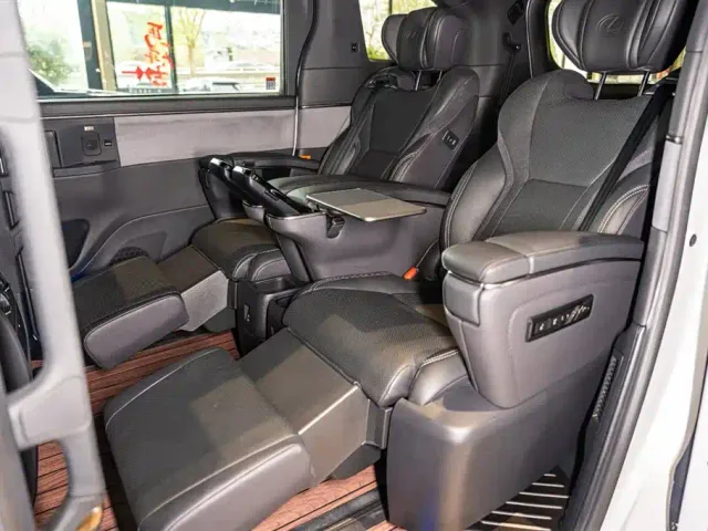 Lexus LM — Фото автомобиля 11