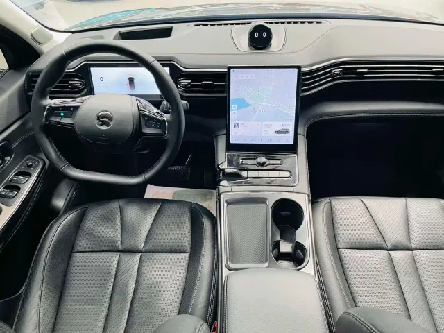 Nio ES8 — Фото автомобиля 20