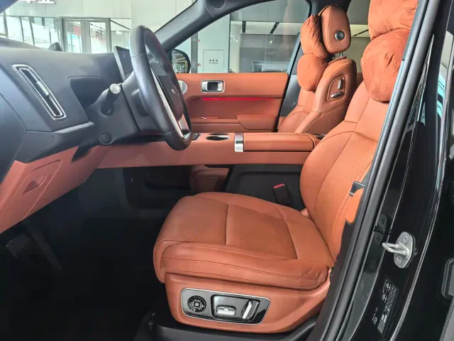 Li Auto L8 — Фото автомобиля 9