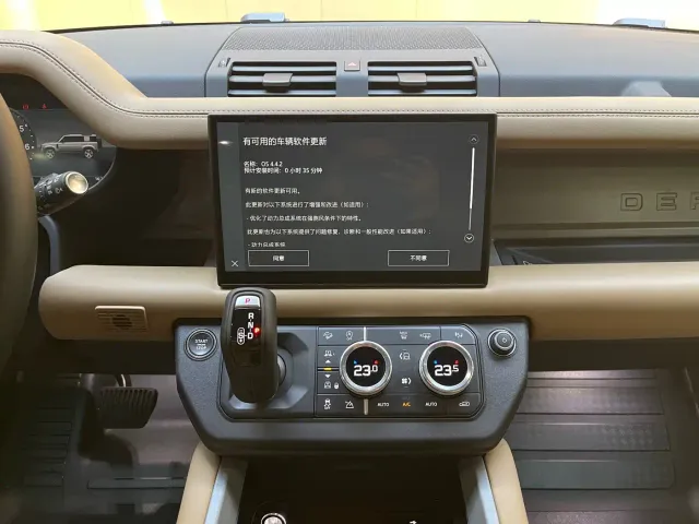 Land Rover Defender — Фото автомобиля 14