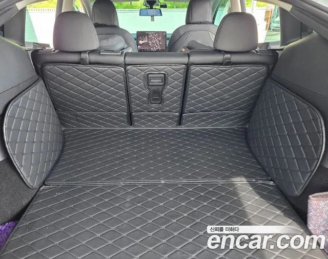 Tesla Model Y — Фото автомобиля 16