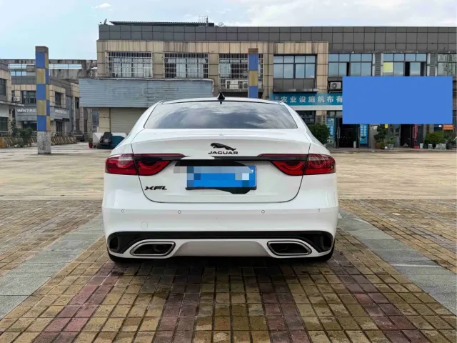 Jaguar XFL — Фото автомобиля 8