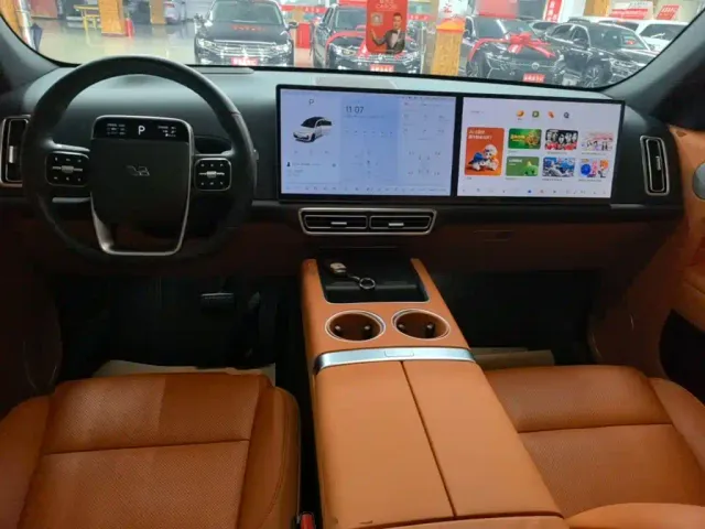 Li Auto L7 — Фото автомобиля 9