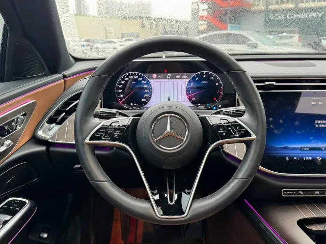 Mercedes-Benz E-Class — Фото автомобиля 4