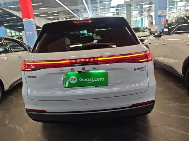Geely Galaxy Starship 7 EM-i — Фото автомобиля 5