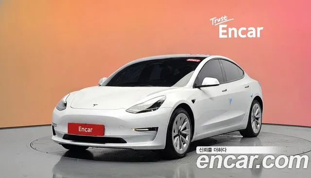 Фотография автомобиля — Tesla Model 3